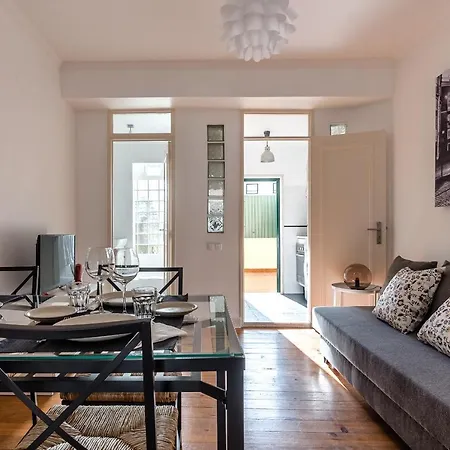 Lapa Meio - Apt. With Terrace Between Estrela And Santos Quarters Apartment Lisbon