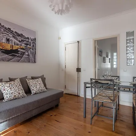 Lapa Meio - Apt. With Terrace Between Estrela And Santos Quarters Apartment Lisbon