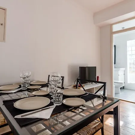 Lapa Meio - Apt. With Terrace Between Estrela And Santos Quarters *