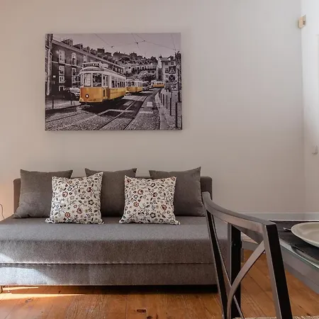 Apartment Lapa Meio - Apt. With Terrace Between Estrela And Santos Quarters *