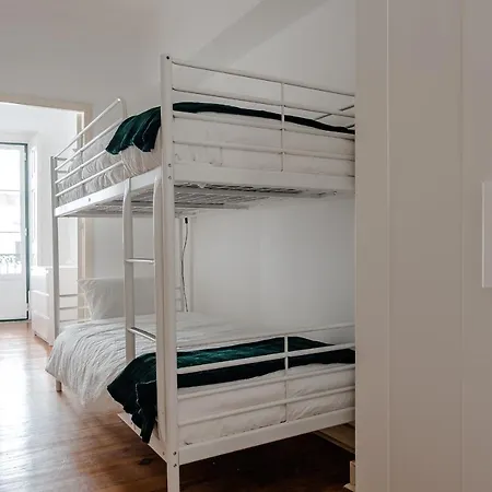 Lapa Meio - Apt. With Terrace Between Estrela And Santos Quarters Lisbon