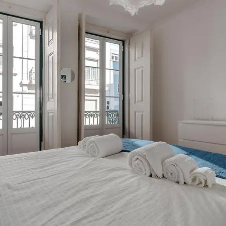 Apartment Lapa Meio - Apt. With Terrace Between Estrela And Santos Quarters Lisbon